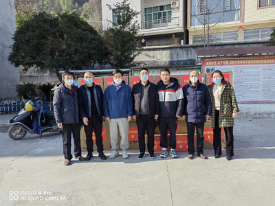 广州浙江三家爱心企业向通城云溪学校捐赠教学设备和文具